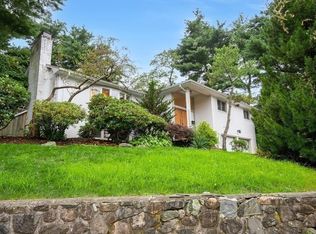 33 Sky View Cir, Newton, MA 02459