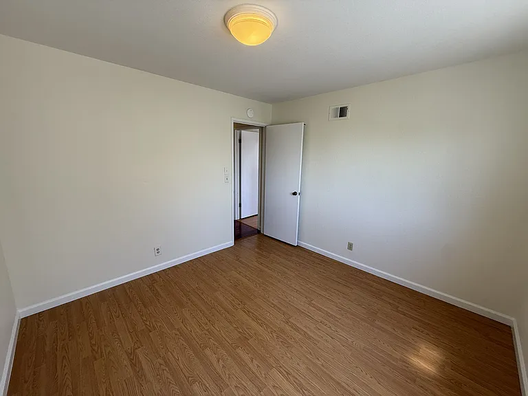 2659 Glen Loman Way — Photo 14
