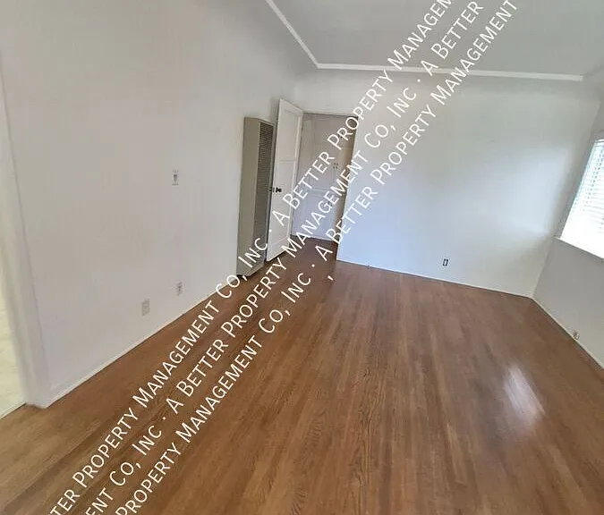 48 Roycroft Ave — Photo 1