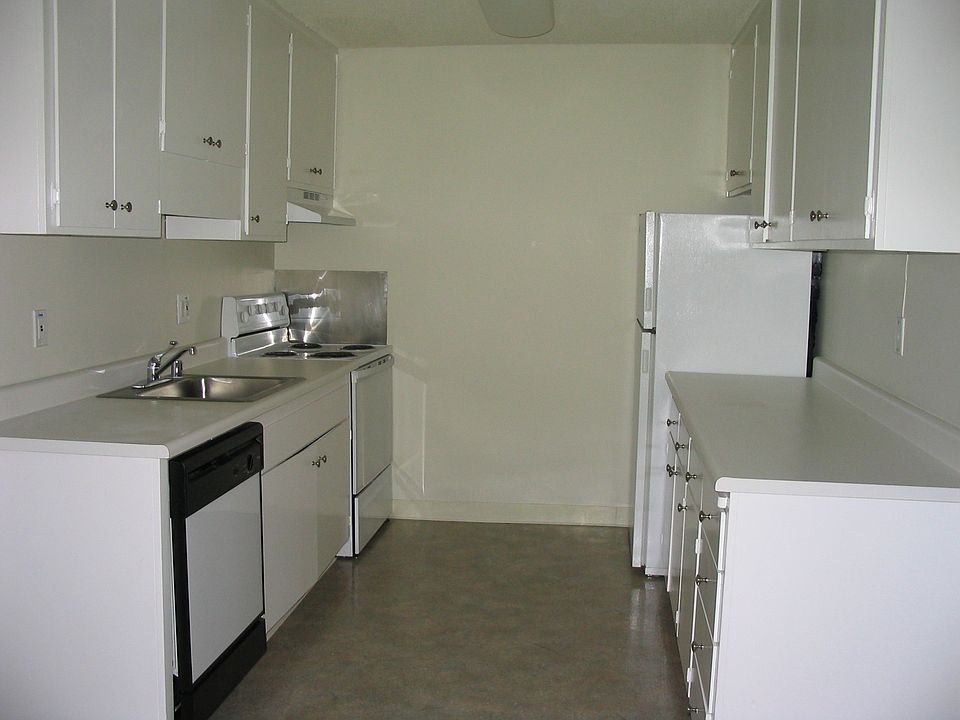 2nd image of 383 Macarthur Blvd APT 215