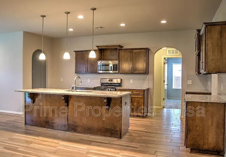 3208 W Fredericksburg St — Photo 5