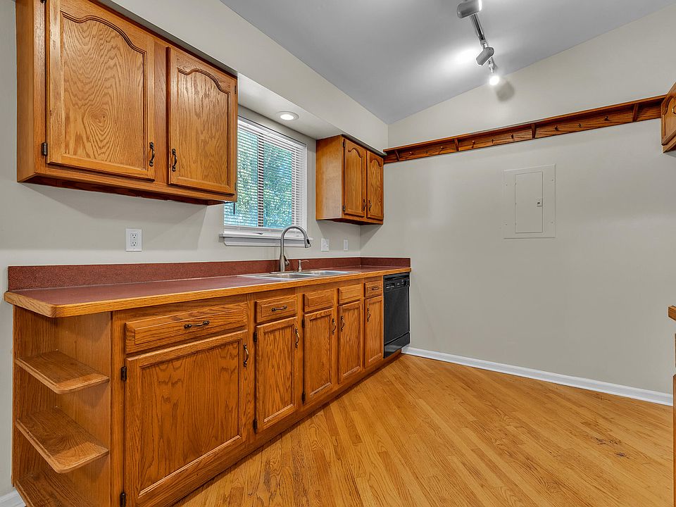 24533 Grove Ave, photo 12