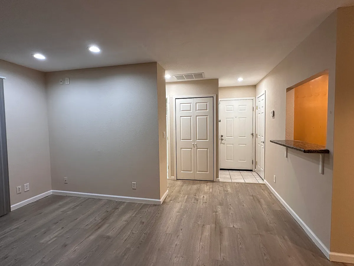 Building Photo - 2827 Monument Blvd #34