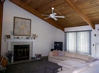 402 Mountain View Dr, Paupack, PA 18451