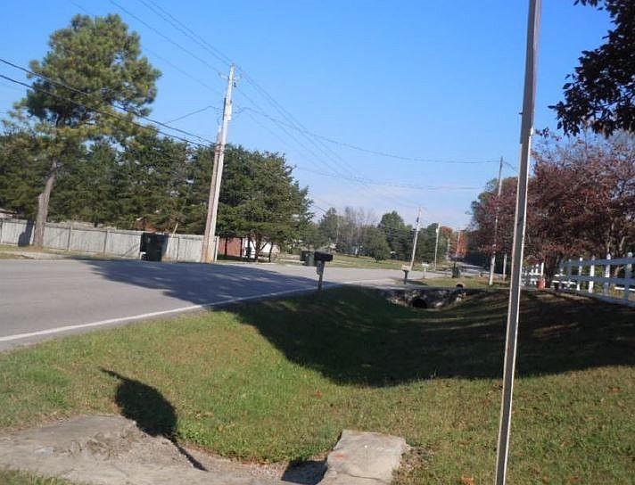 2nd image of 525 Steakley Rd