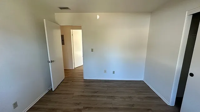 637 Sydney Ln — Photo 28