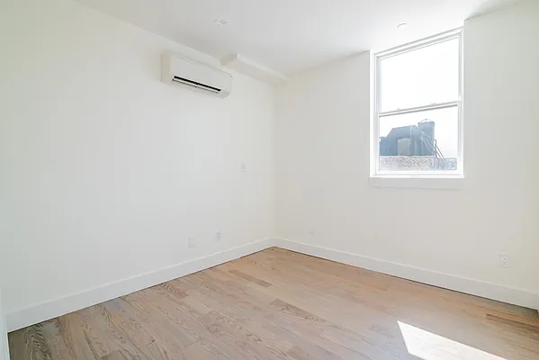 Rented by EXR | media 19