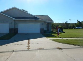 1855 Comisky Ct, Ely, IA 52227