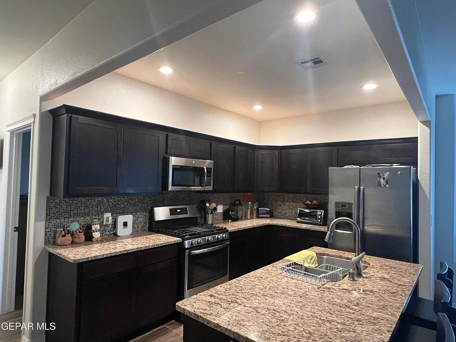 3 bed, 2.0 bath, 1444 sqft, $2,300 — Photo 3