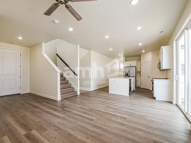 1272 W Mahogany St — Photo 5