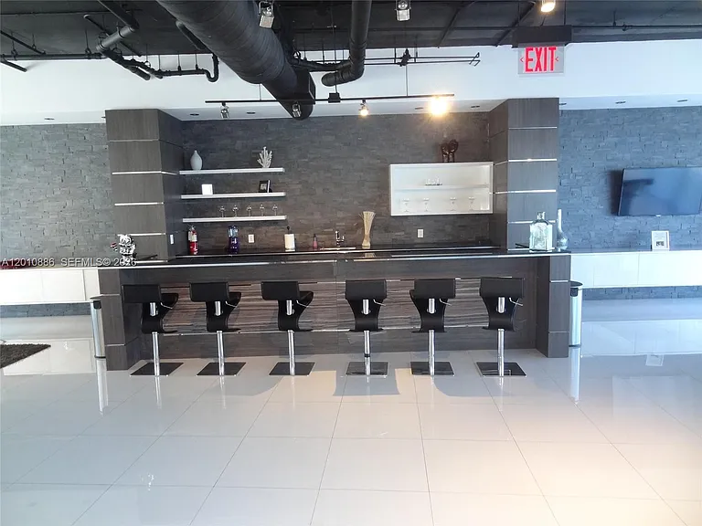 601 NE 36th St #1705 — Photo 16