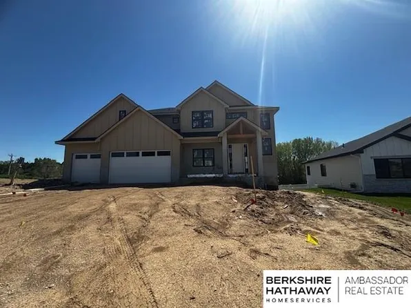 21801 Parkview Dr, Gretna, NE 68028