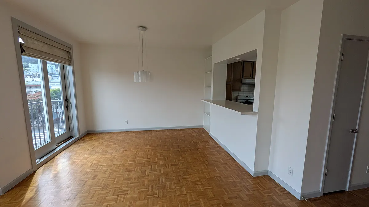 newly added breakfast bar - 980 Oak St #3
