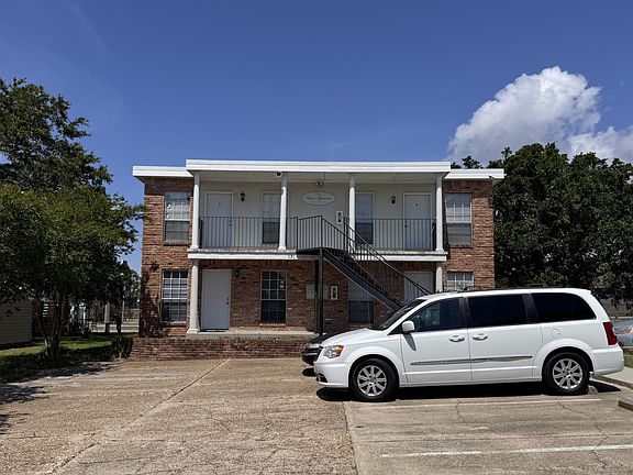3rd image of 131 Azalea Dr #A1