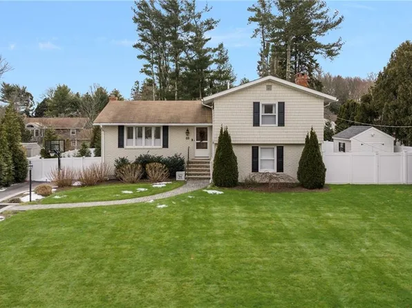 88 Hess Ave, Warwick, RI 02889
