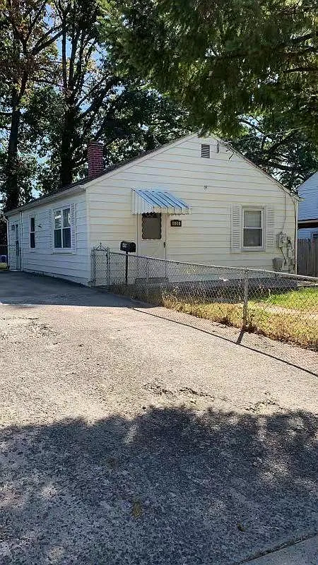 Building Photo - 409 N Horners Ln