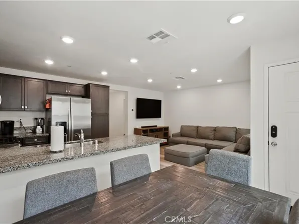 7155 Citrus Ave Unit 320, Fontana, CA 92336