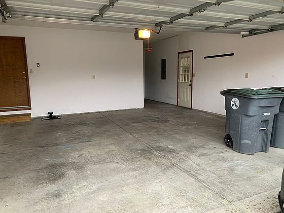 3rd image of 6433 Highcroft Dr