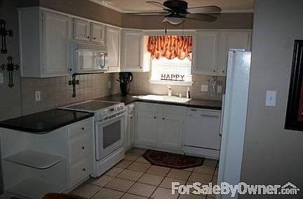 Kitchen
						:
						U-shaped kitchen