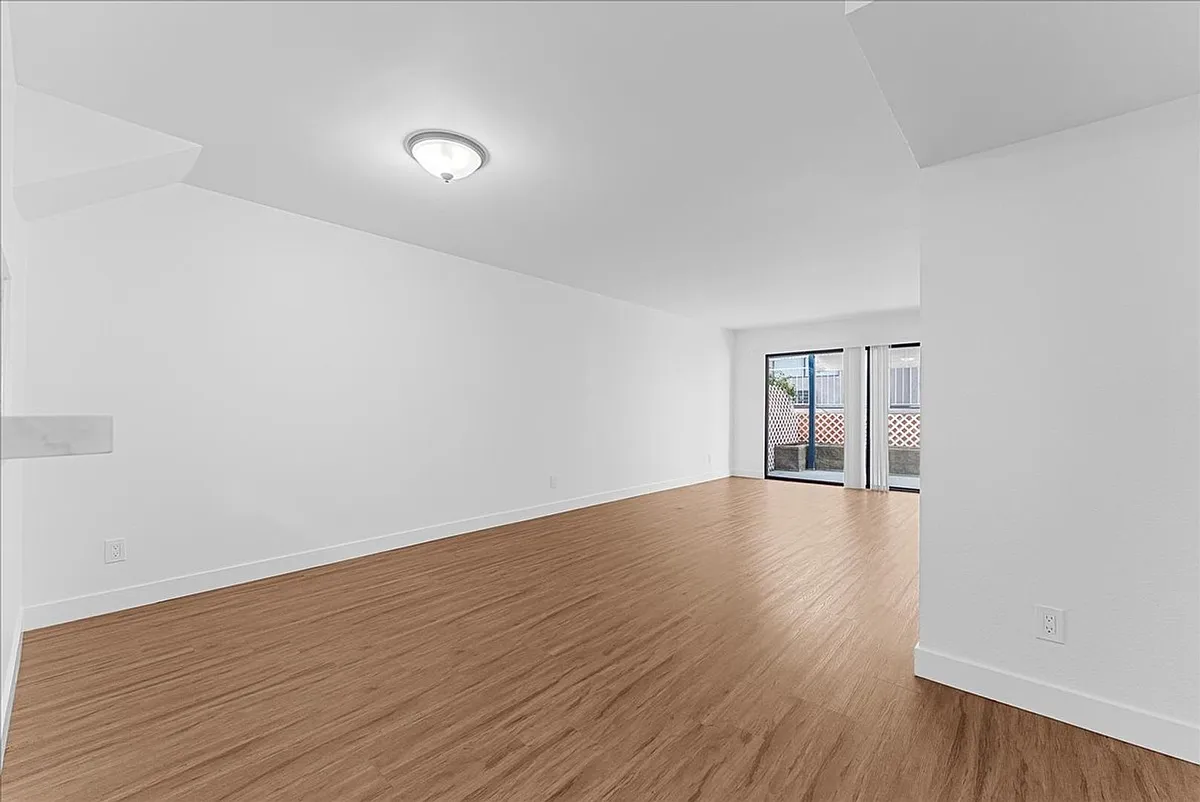 Building Photo - 448 W Windsor Rd #2