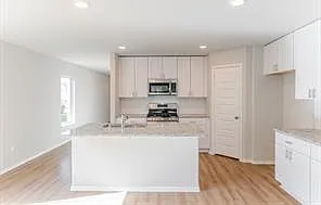 4 bed, 3.0 bath, 2333 sqft, $2,450 — Photo 4
