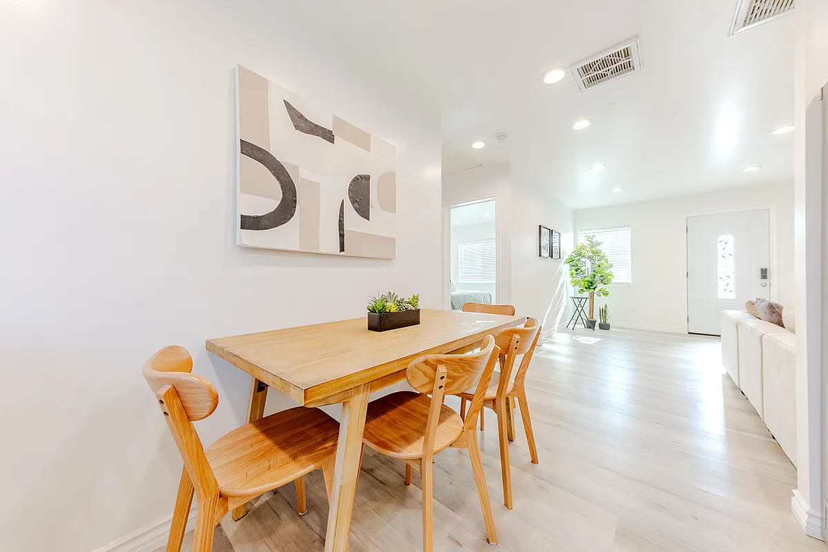 Building Photo - 834 Bilton Way