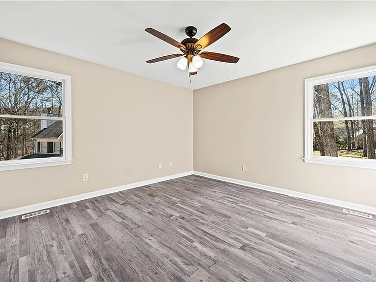 228 Hawkins Farm Cir — Photo 19
