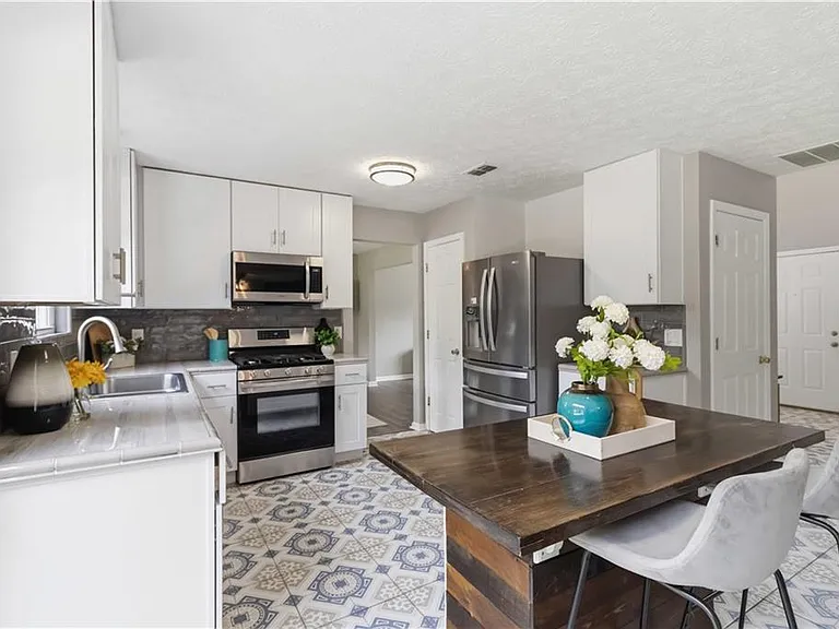 405 Plantation Way — Photo 17