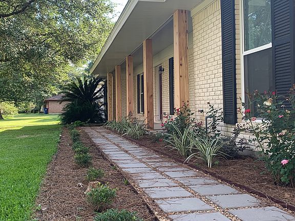 Beautiful front walkway...
