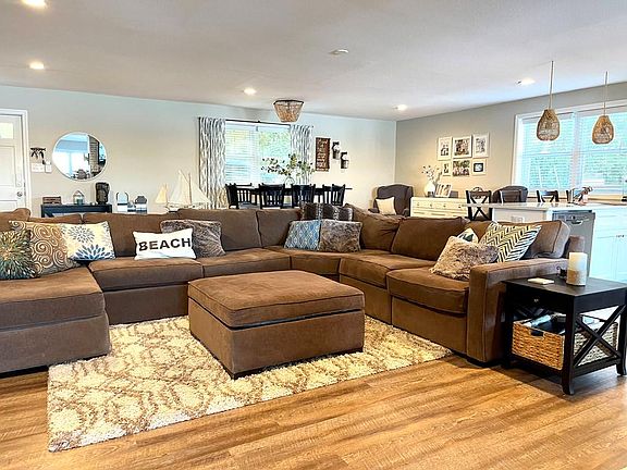 3rd image of 206 McKee Dr