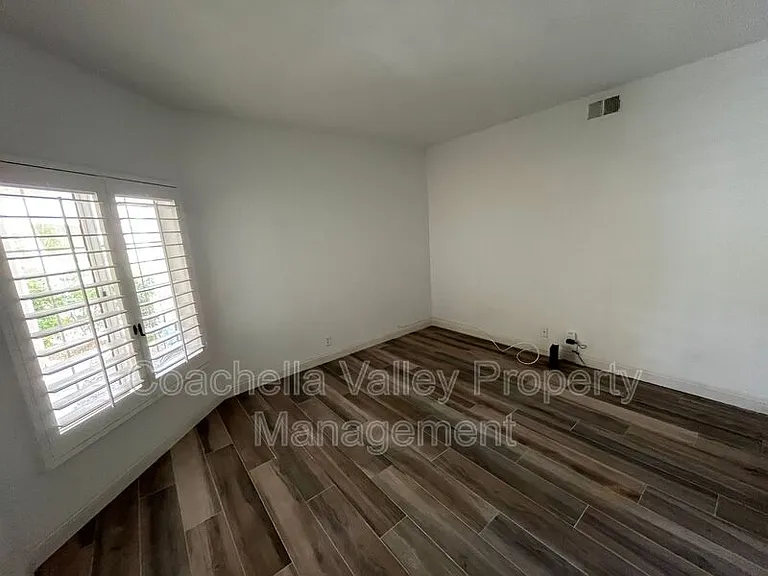 289 Vista Royale Cir W — Photo 22