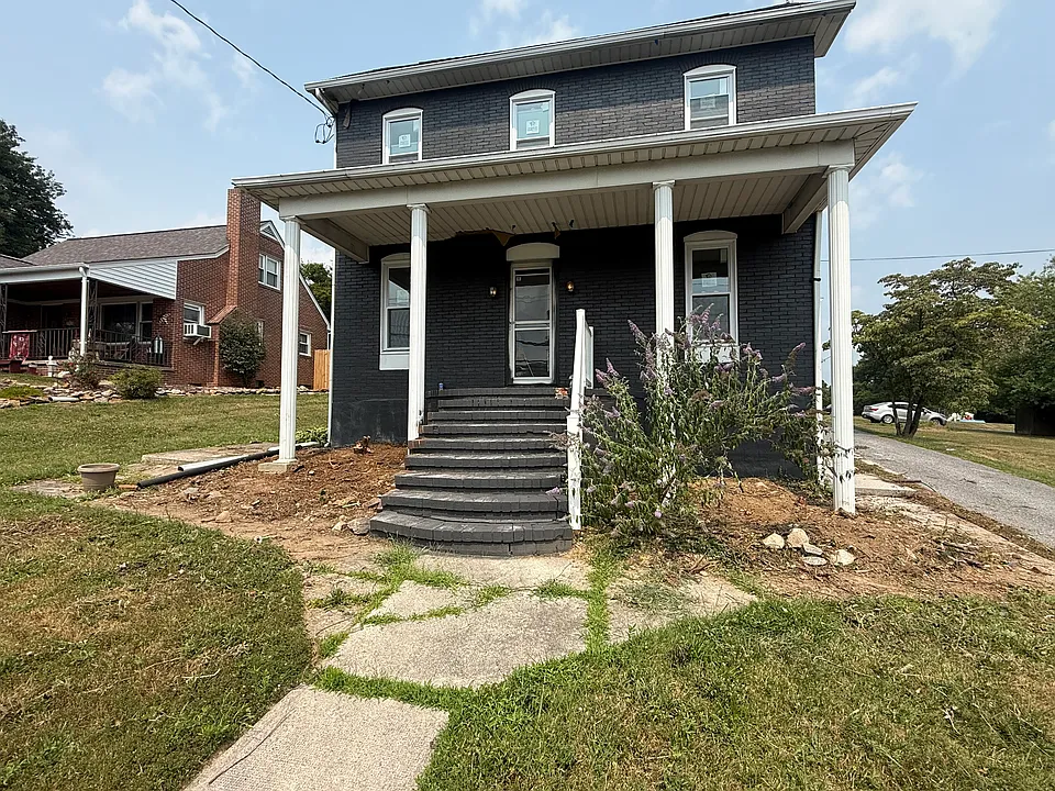 2943 Main St