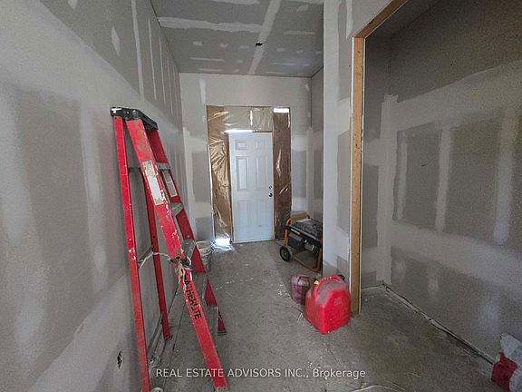 2nd image of 68B Laurel Ave