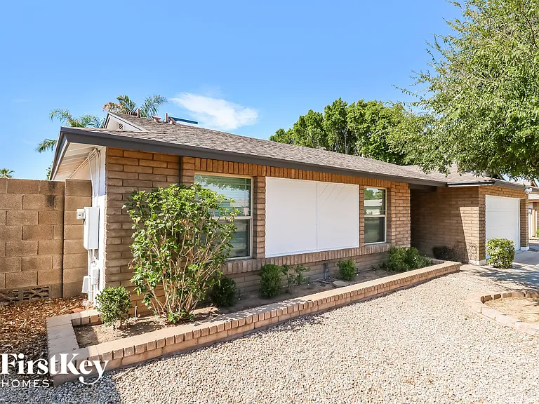 3921 W Pershing Ave — Photo 2