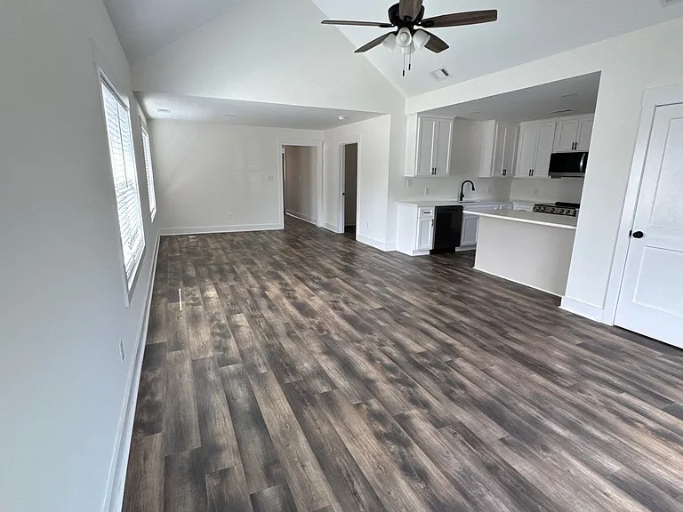 135 Edgewood Ave — Photo 6