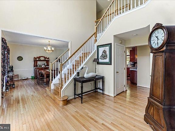 5th image of 530 Thorndale Dr