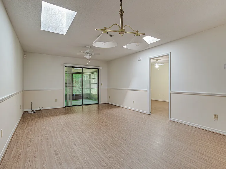 205 N Trout Ave — Photo 22