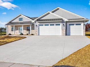 758 Royal Saint Pats Dr, Wrightstown, WI 54180