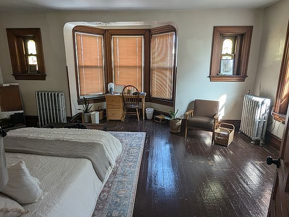 Bedroom, windows facing Locust St