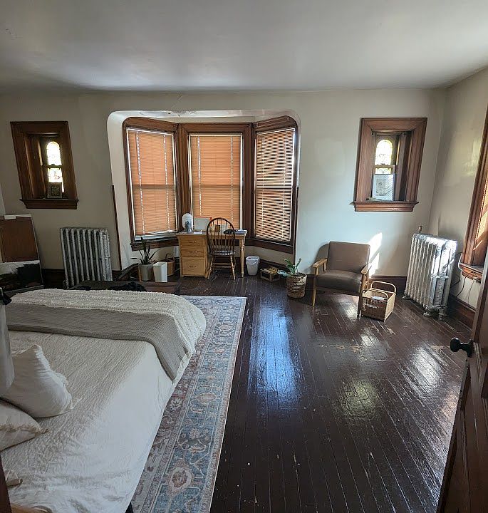 Bedroom, windows facing Locust St