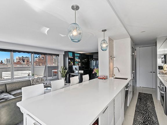 4th image of 205 3rd Ave APT 19C