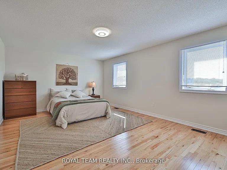 1246 Peelar Cres — Photo 15