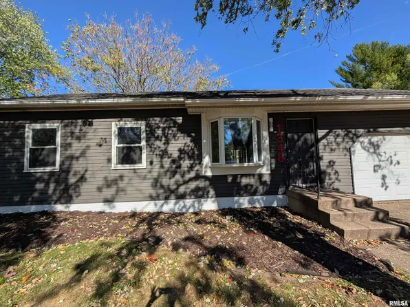 1348 Georgeanne Dr, Pekin, IL 61554