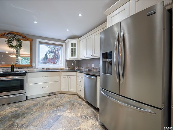 2nd image of 444 Mountview Road