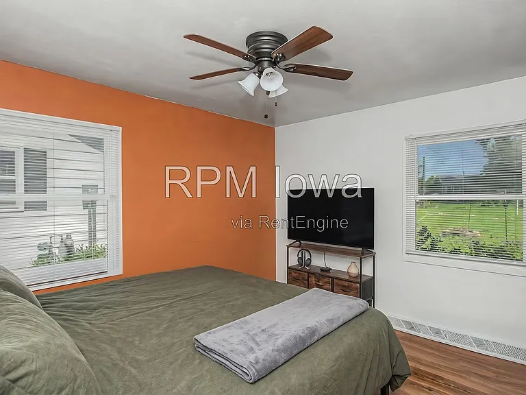 2116 Ferndale Ave — Photo 18