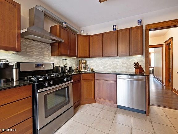 2nd image of 2918 N Rockwell St #1