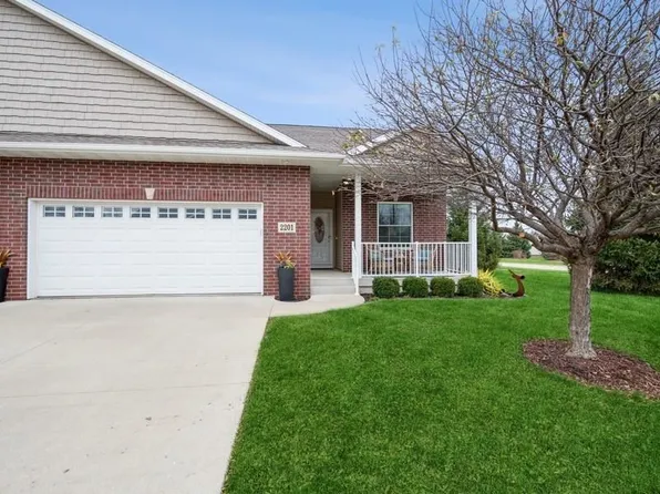 2201 Spring Oak Dr, Coralville, IA 52241