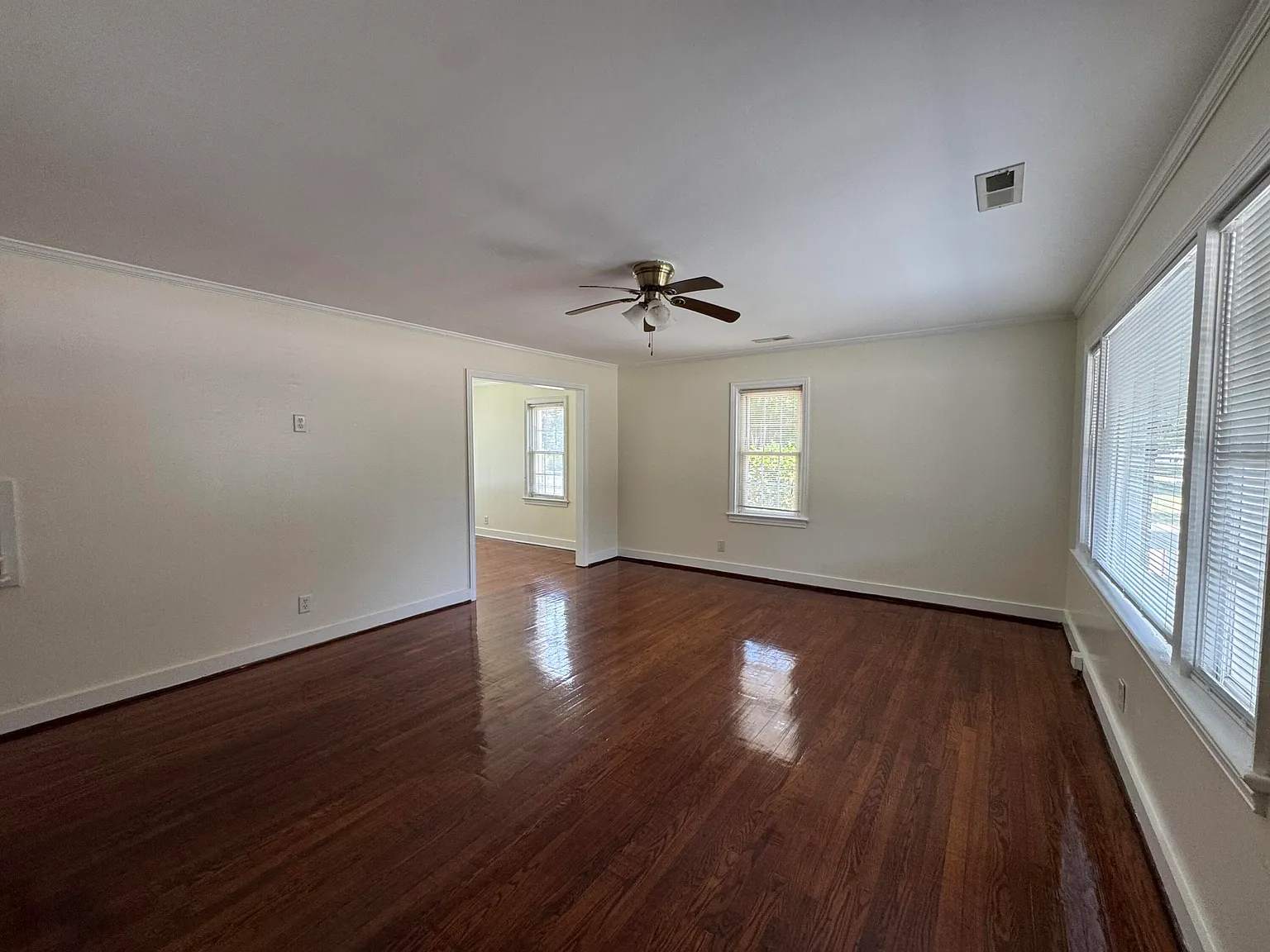 3 bed, 1.5 bath, 1320 sqft, $1,950 — Photo 2