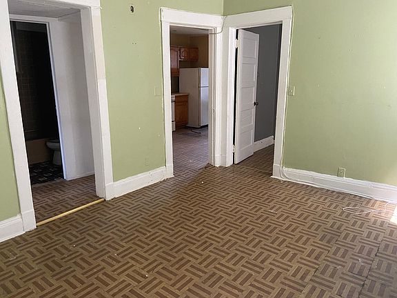 4th image of 160 Linden St #1