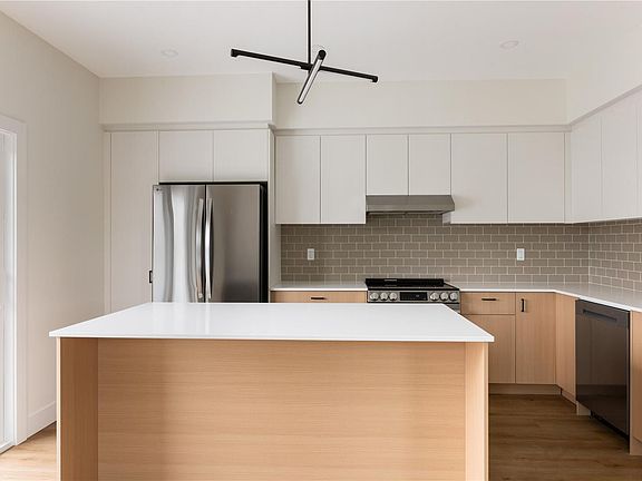 3rd image of 913 Dale St #1